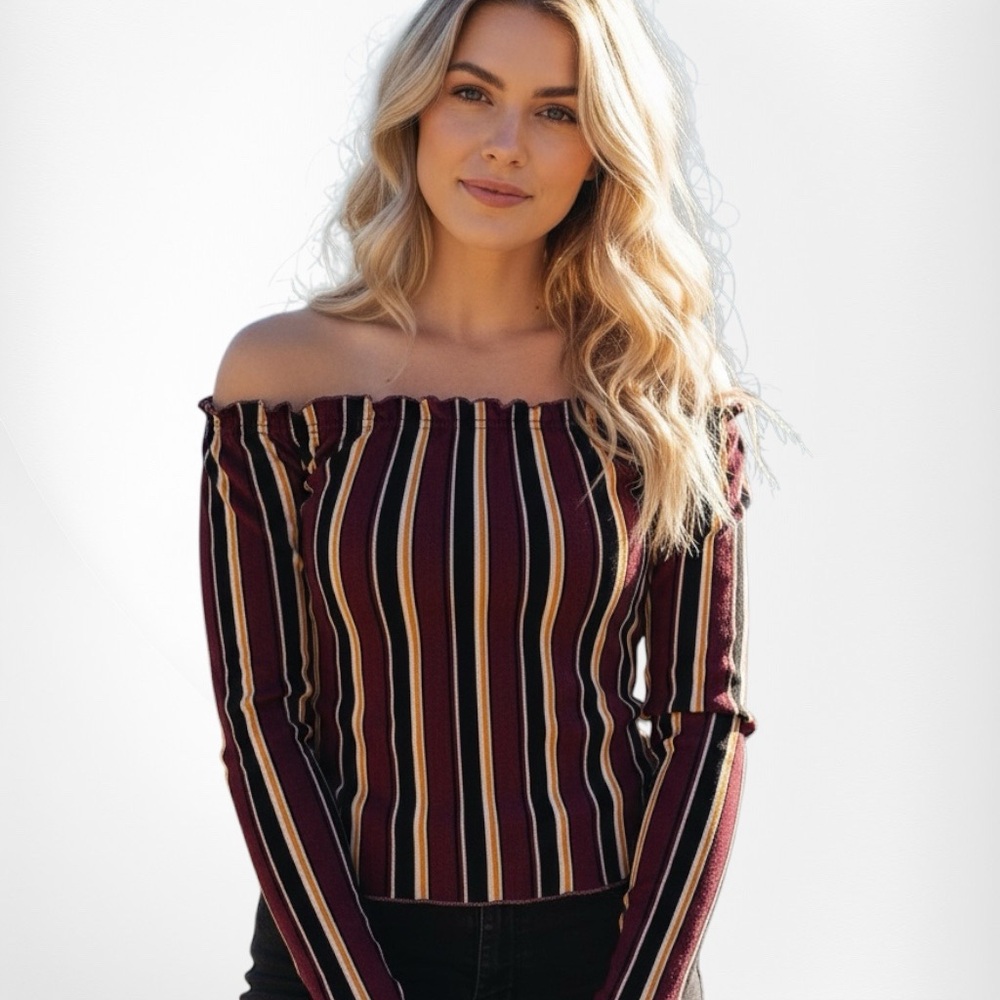 5️⃣Ultra Flirt Striped Long Sleeve Strapless Top